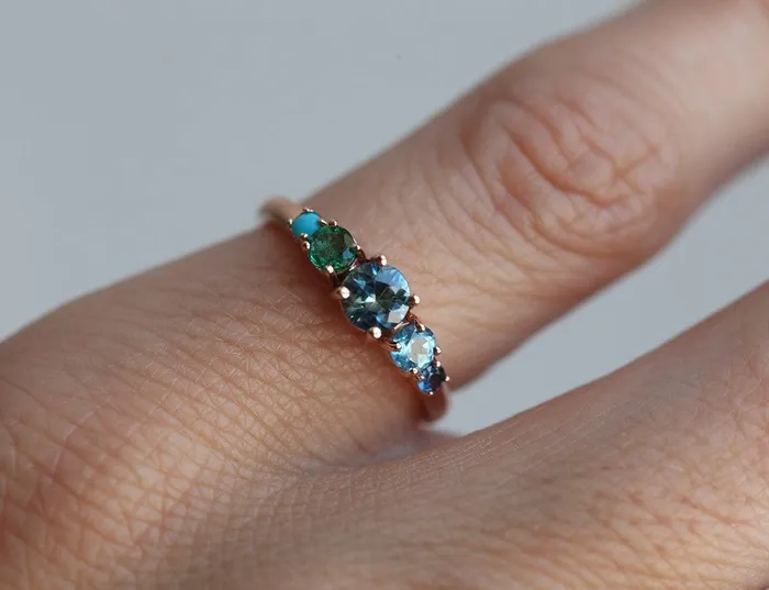 Capucinne Rings Jan Round Sapphire Cluster Ring