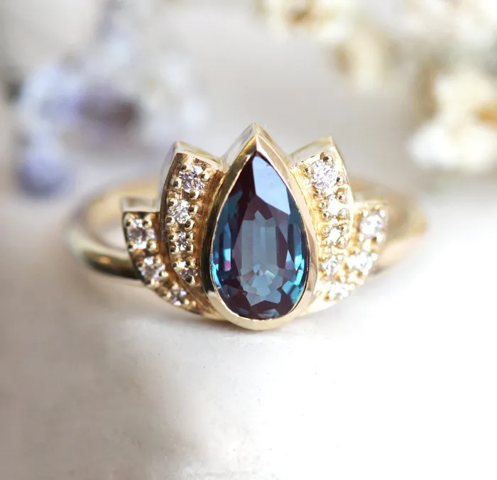 Capucinne Rings Lakshmi Alexandrite Ring