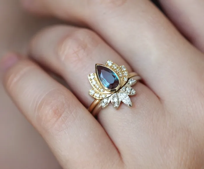 Capucinne Rings Lakshmi Alexandrite Ring