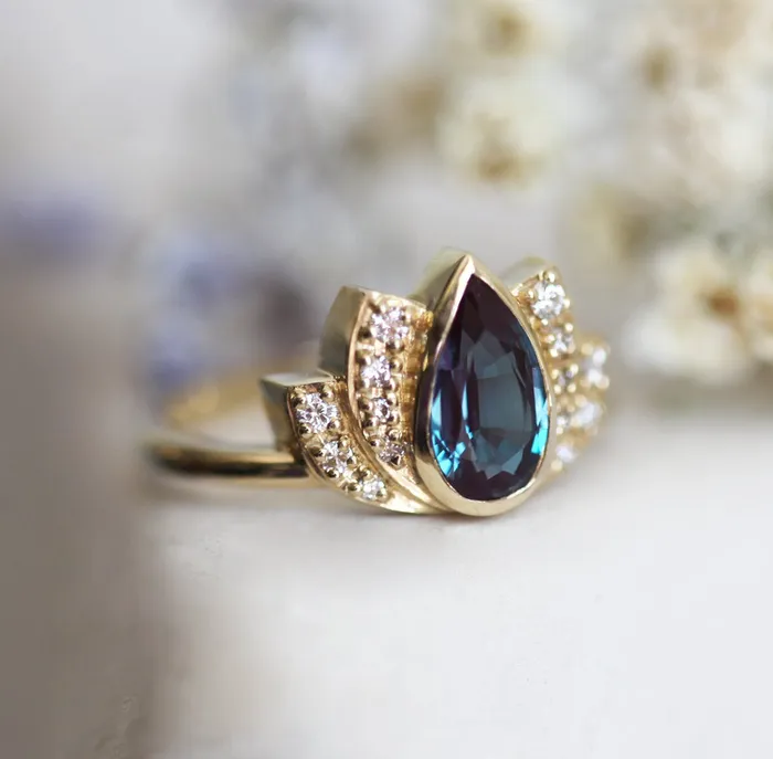 Capucinne Rings Lakshmi Alexandrite Ring