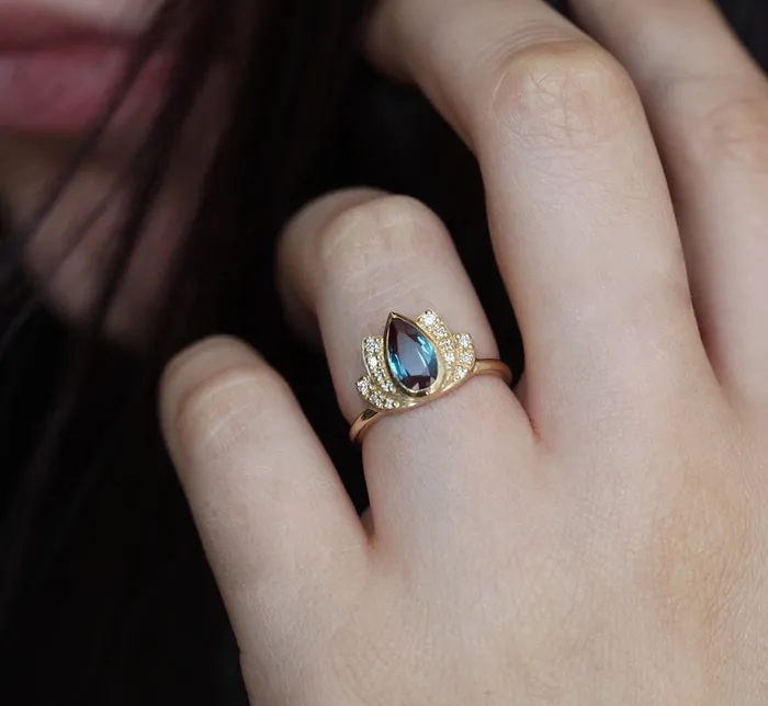 Capucinne Rings Lakshmi Alexandrite Ring