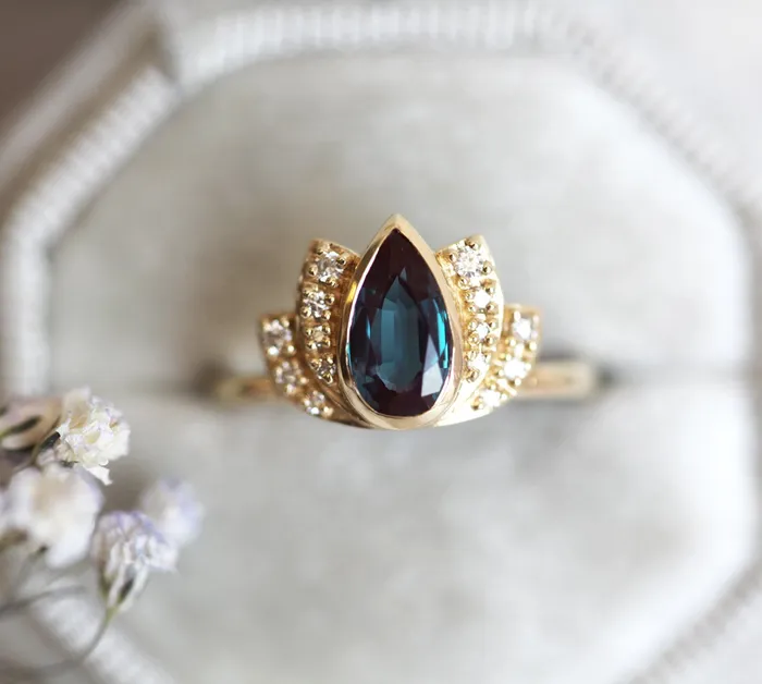 Capucinne Rings Lakshmi Alexandrite Ring