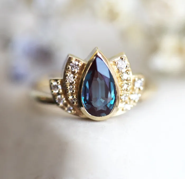 Capucinne Rings Lakshmi Alexandrite Ring