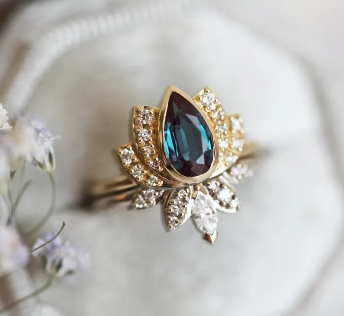 Capucinne Rings Lakshmi Alexandrite Ring