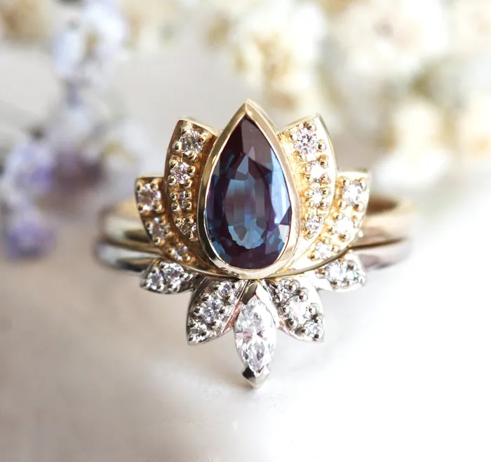 Capucinne Rings Lakshmi Alexandrite Ring