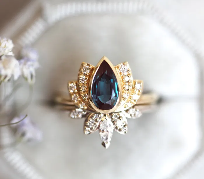 Capucinne Rings Lakshmi Alexandrite Ring