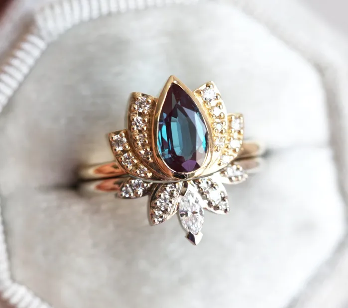 Capucinne Rings Lakshmi Alexandrite Ring
