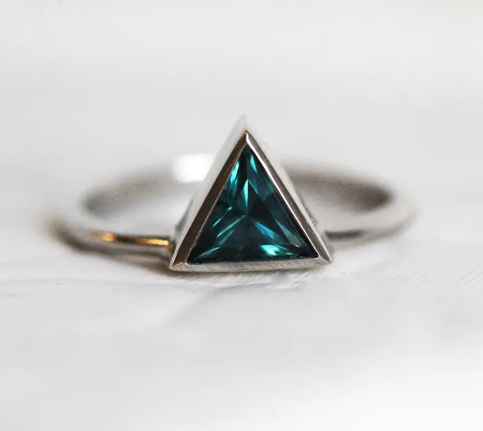 Rings Capucinne Frozen Teal Sapphire Ring