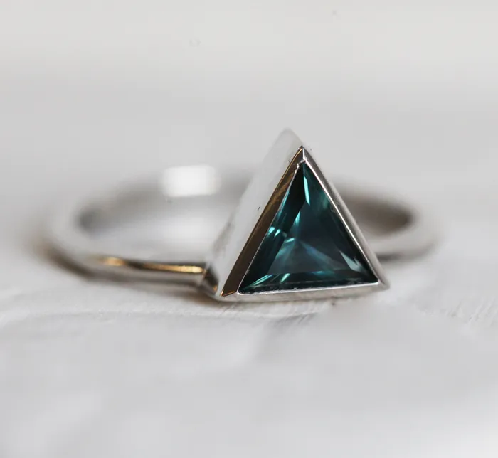 Rings Capucinne Frozen Teal Sapphire Ring