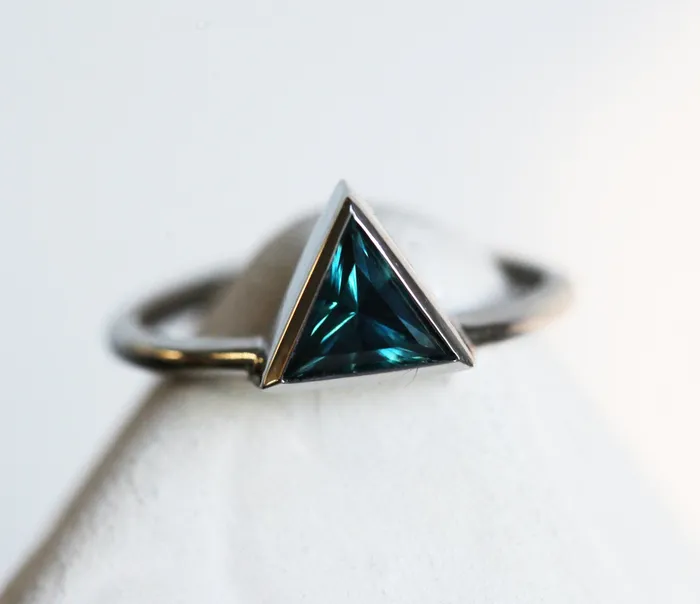 Rings Capucinne Frozen Teal Sapphire Ring