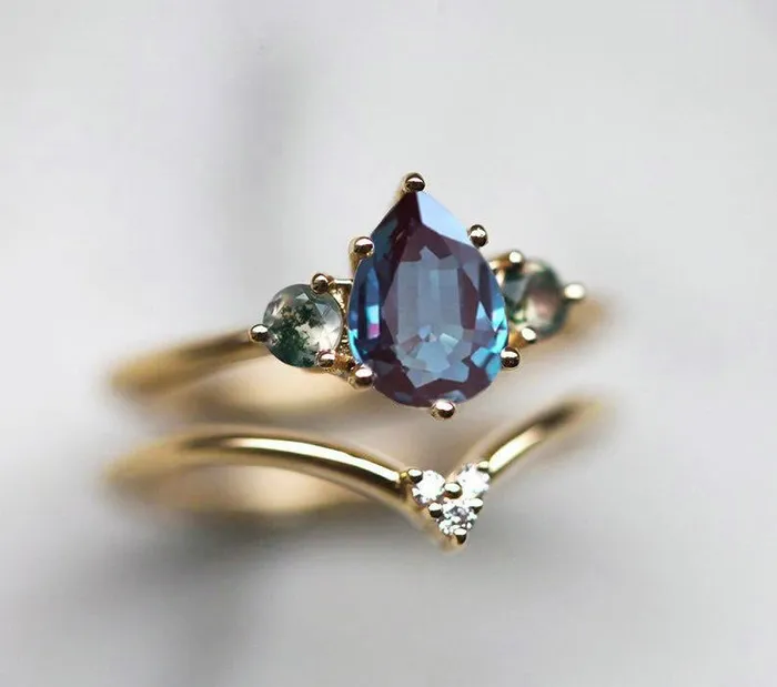 Rings Capucinne Misella Pear Alexandrite Ring