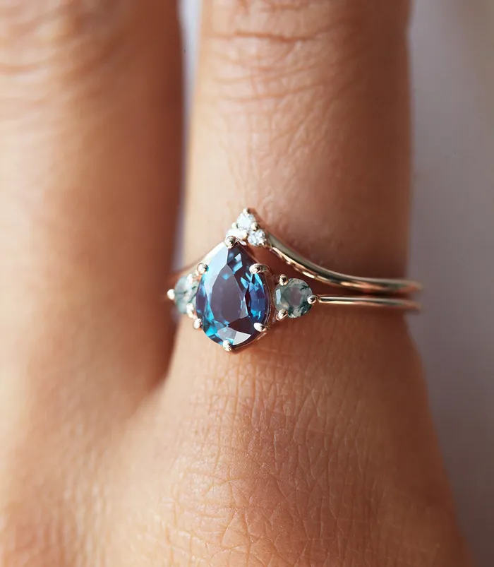 Rings Capucinne Misella Pear Alexandrite Ring