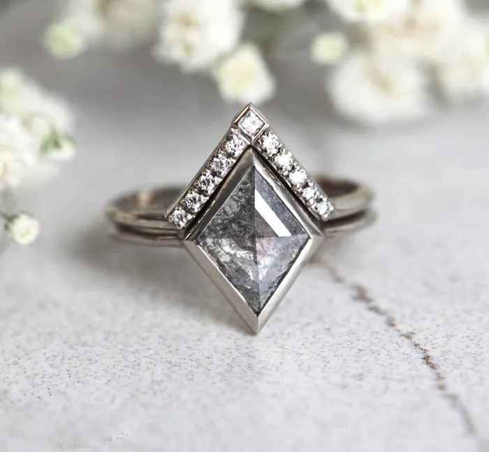 Rings Capucinne Modern Salt Pepper Diamond Ring Set With Diamond VBand