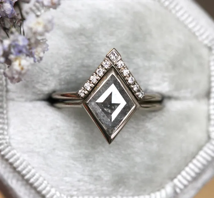 Rings Capucinne Modern Salt Pepper Diamond Ring Set With Diamond VBand