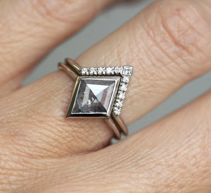 Rings Capucinne Modern Salt Pepper Diamond Ring Set With Diamond VBand