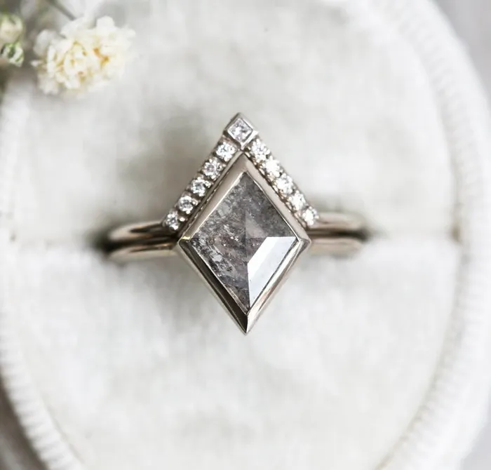 Rings Capucinne Modern Salt Pepper Diamond Ring Set With Diamond VBand