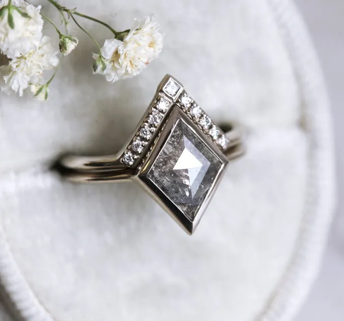 Rings Capucinne Modern Salt Pepper Diamond Ring Set With Diamond VBand