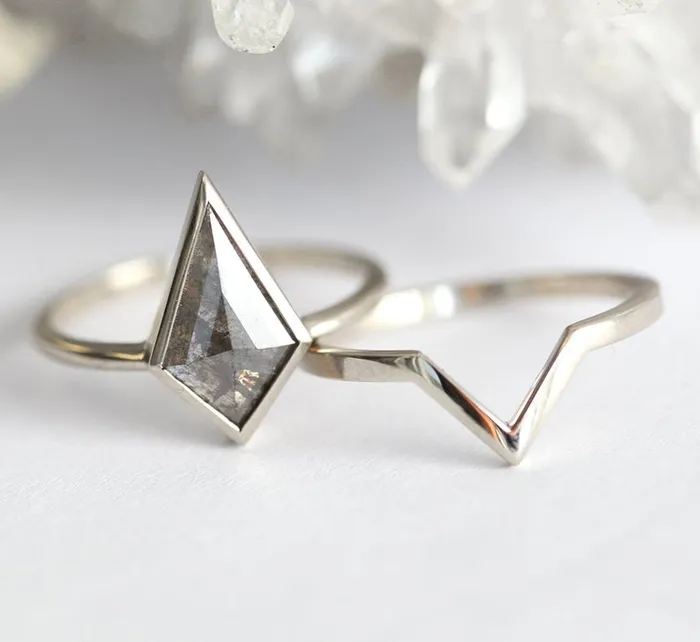 Rings Capucinne Modern Salt Pepper Diamond Ring Set With Diamond VBand