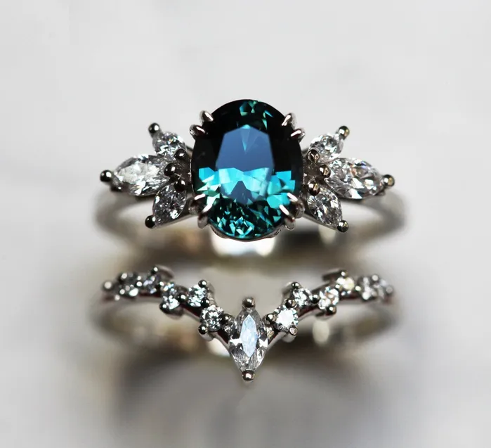 Vera Oval Emerald Ring Set Capucinne Rings