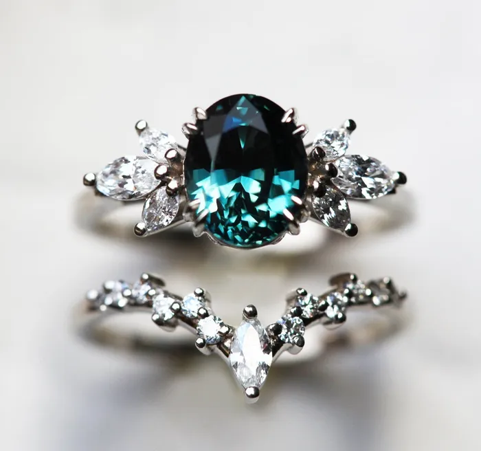 Vera Oval Emerald Ring Set Capucinne Rings
