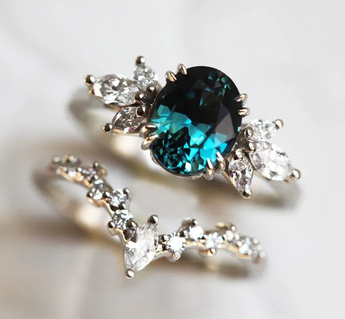 Vera Oval Emerald Ring Set Capucinne Rings