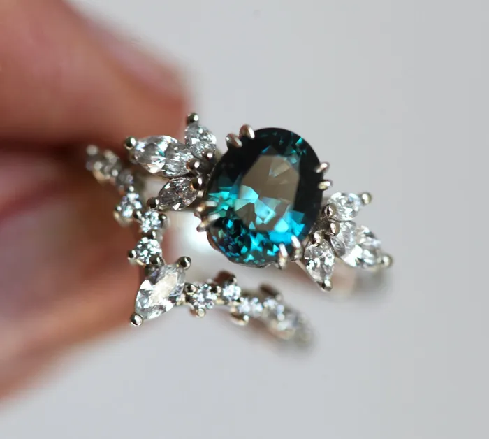 Vera Oval Emerald Ring Set Capucinne Rings